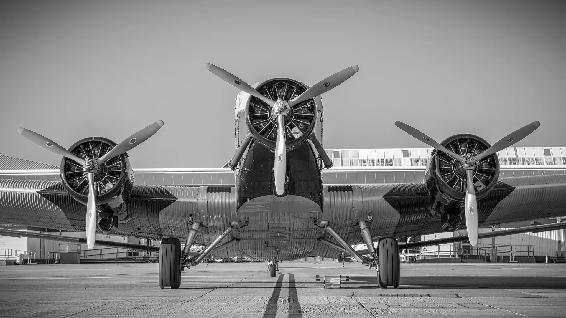 اكتشف المتحف الوطني لطيران الحرب العالمية الثانية 
