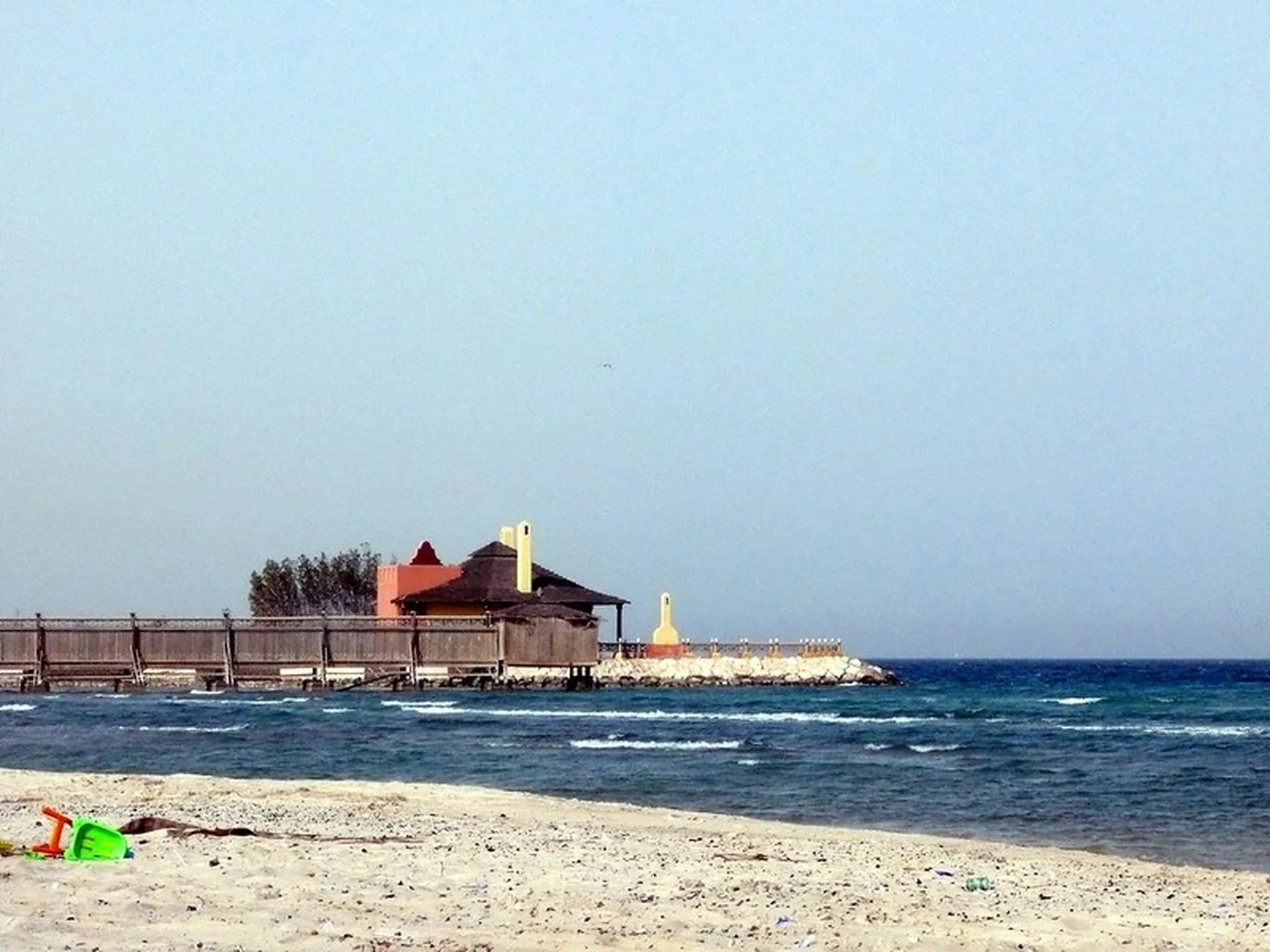 شاطئ نصف القمر