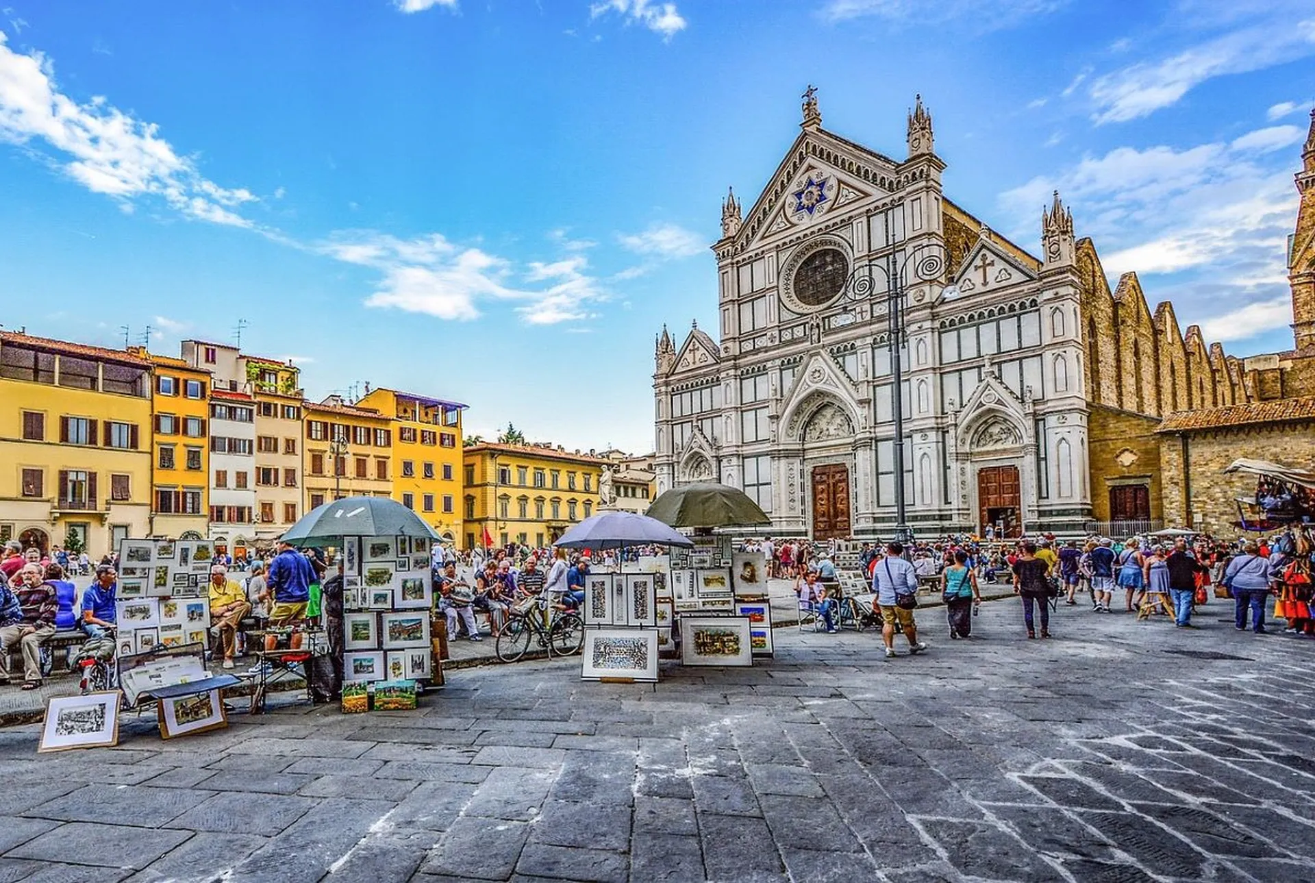 Explore Piazza del Duomo 
