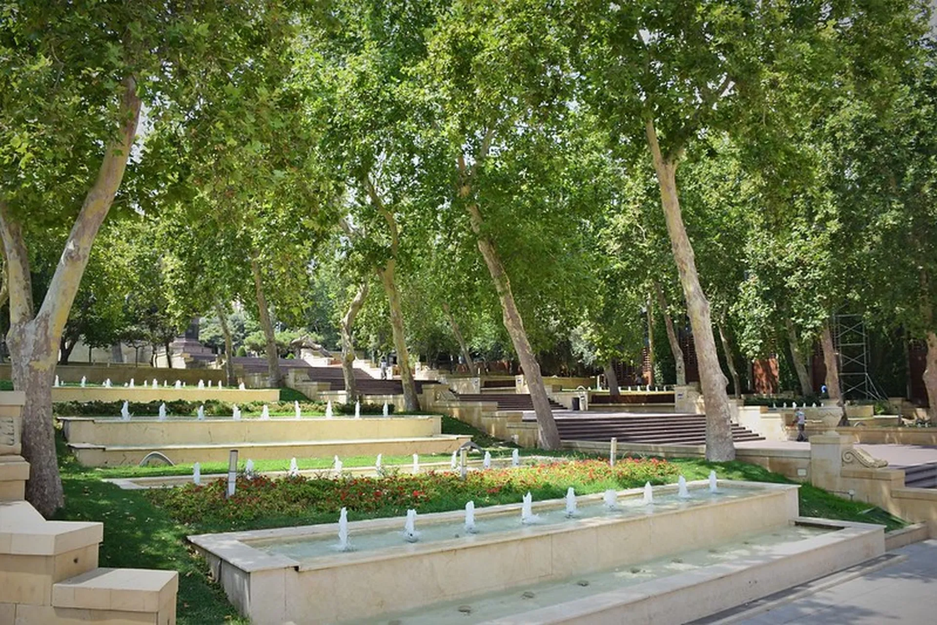 Nizami Ganjavi Park