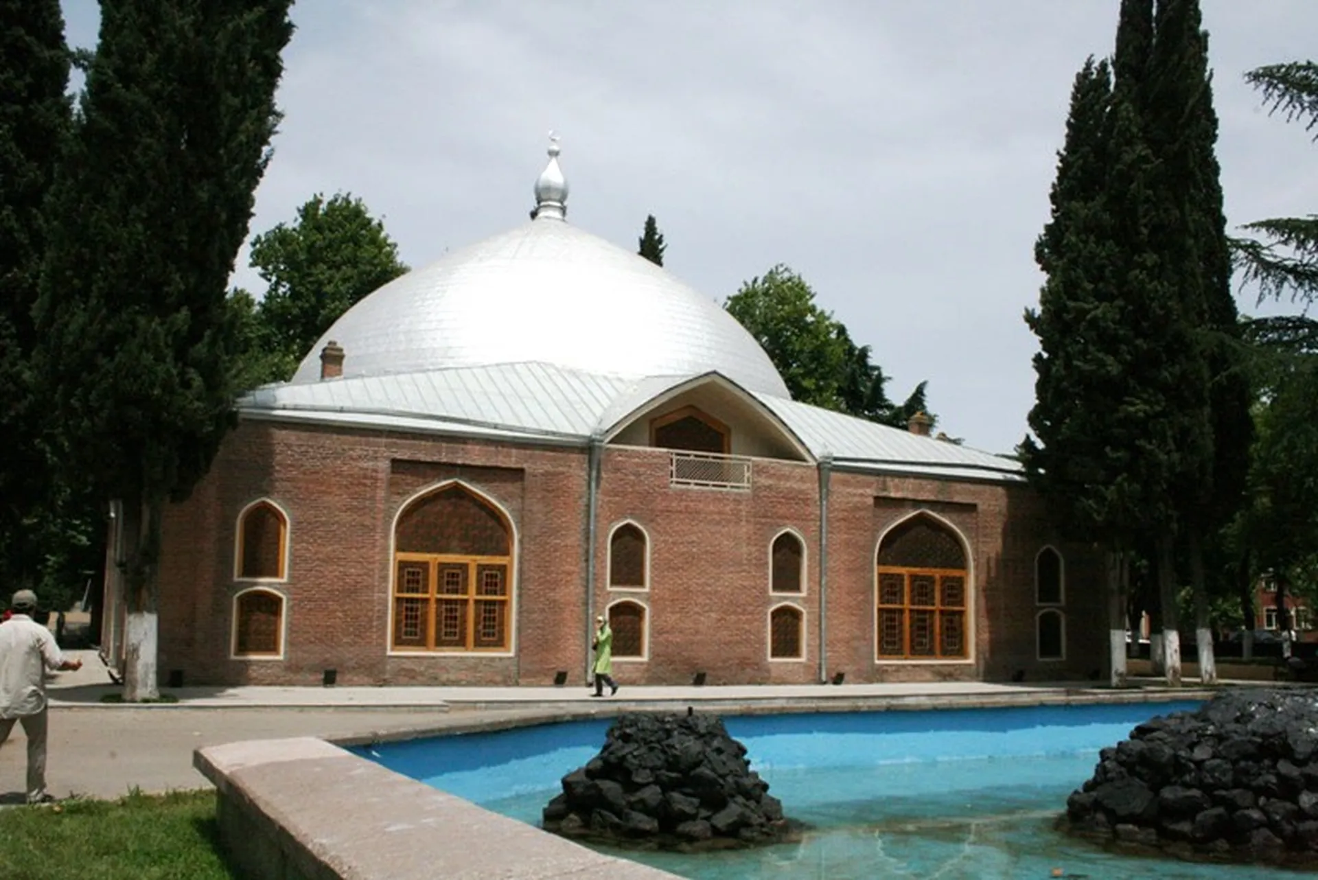 Explore Shah Abbas Mosque 