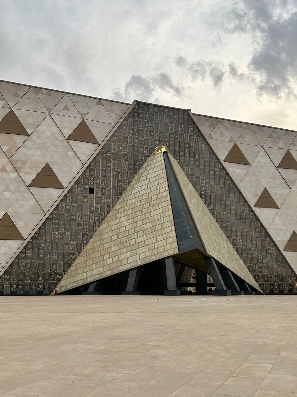 المتحف المصري الكبير