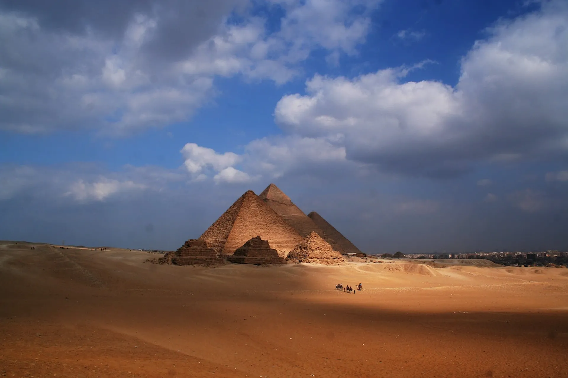 Explore Great Pyramid of Cheops (Khufu) 