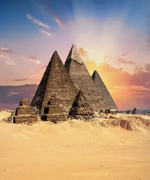 Explore Pyramids of Giza 