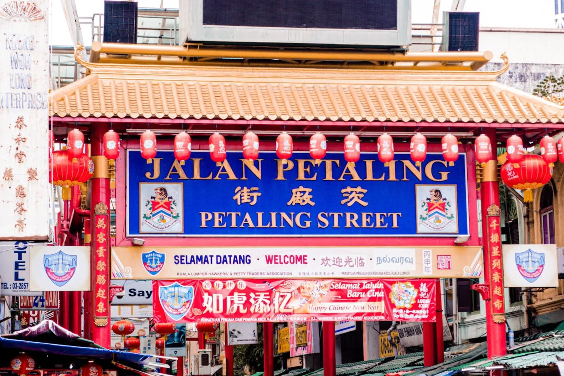 Explore Petaling Street Market 