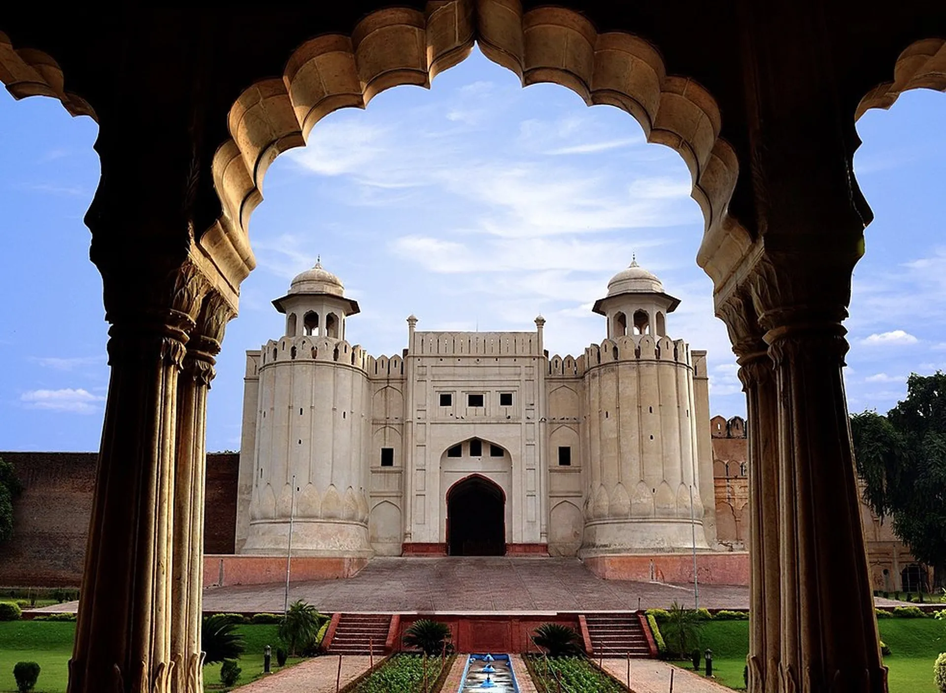 Explore Lahore Fort 