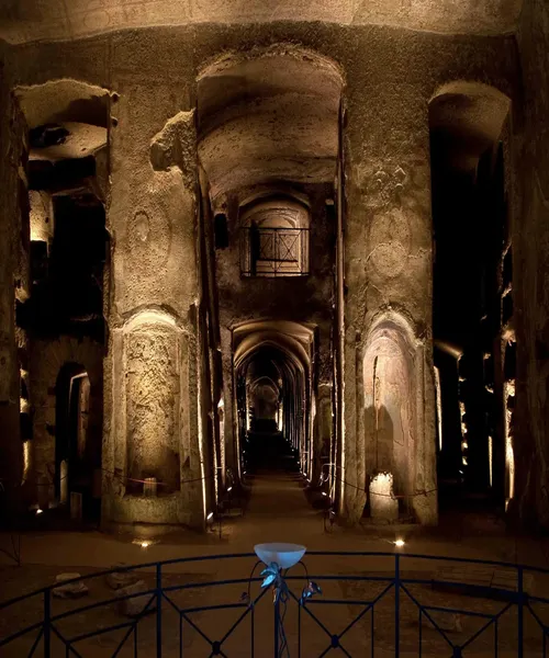 Explore Catacombe di San Gennaro 