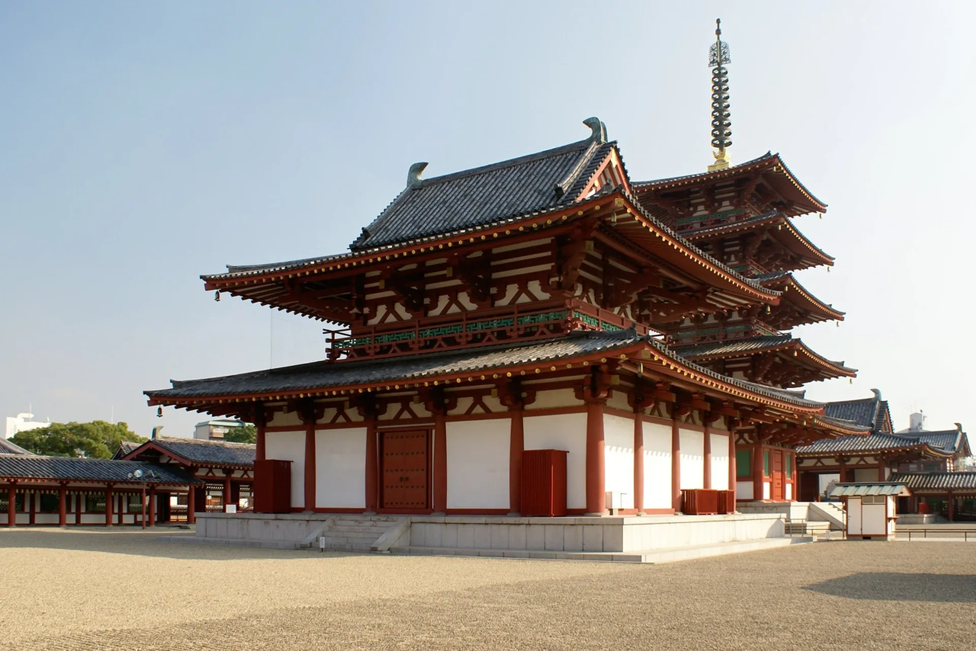 Explore Shitennoji Temple 