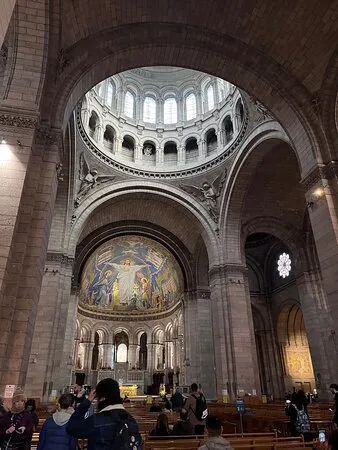 Explore Basilique du Sacre-Coeur de Montmartre 