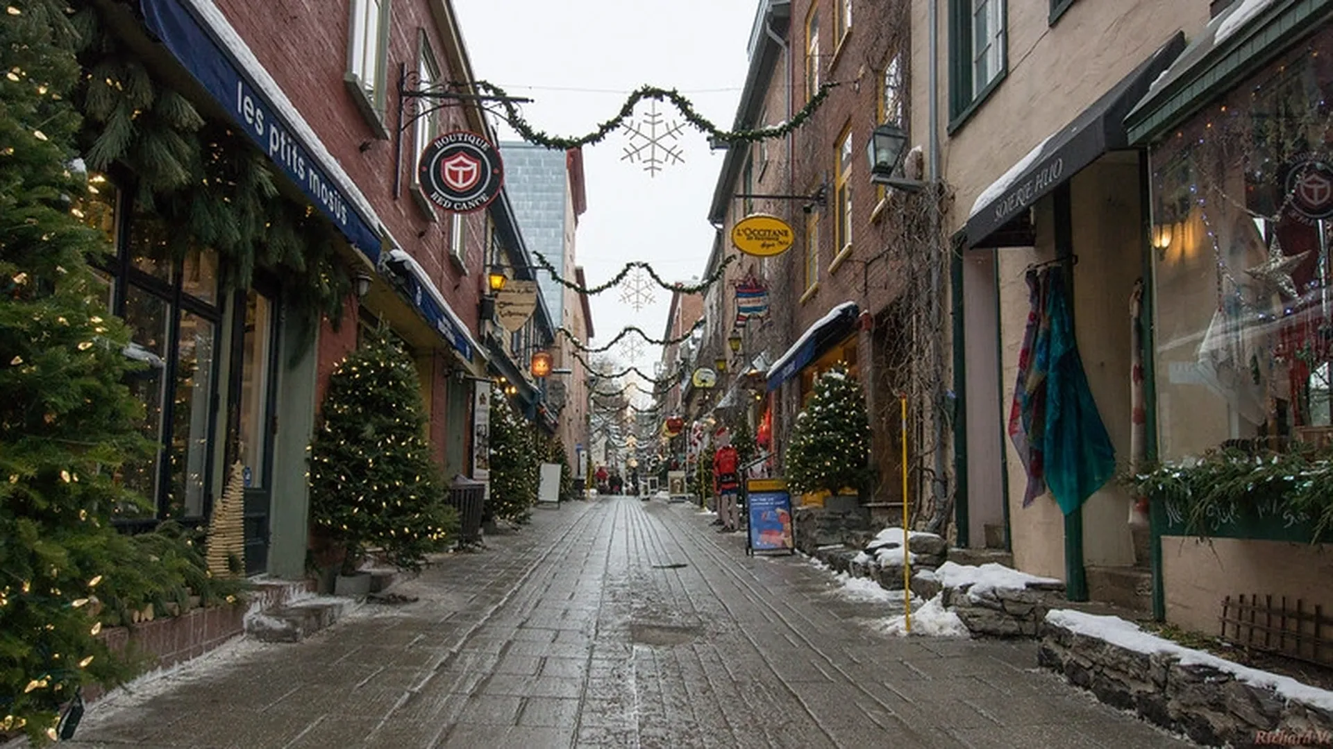 Explore Petit Champlain 