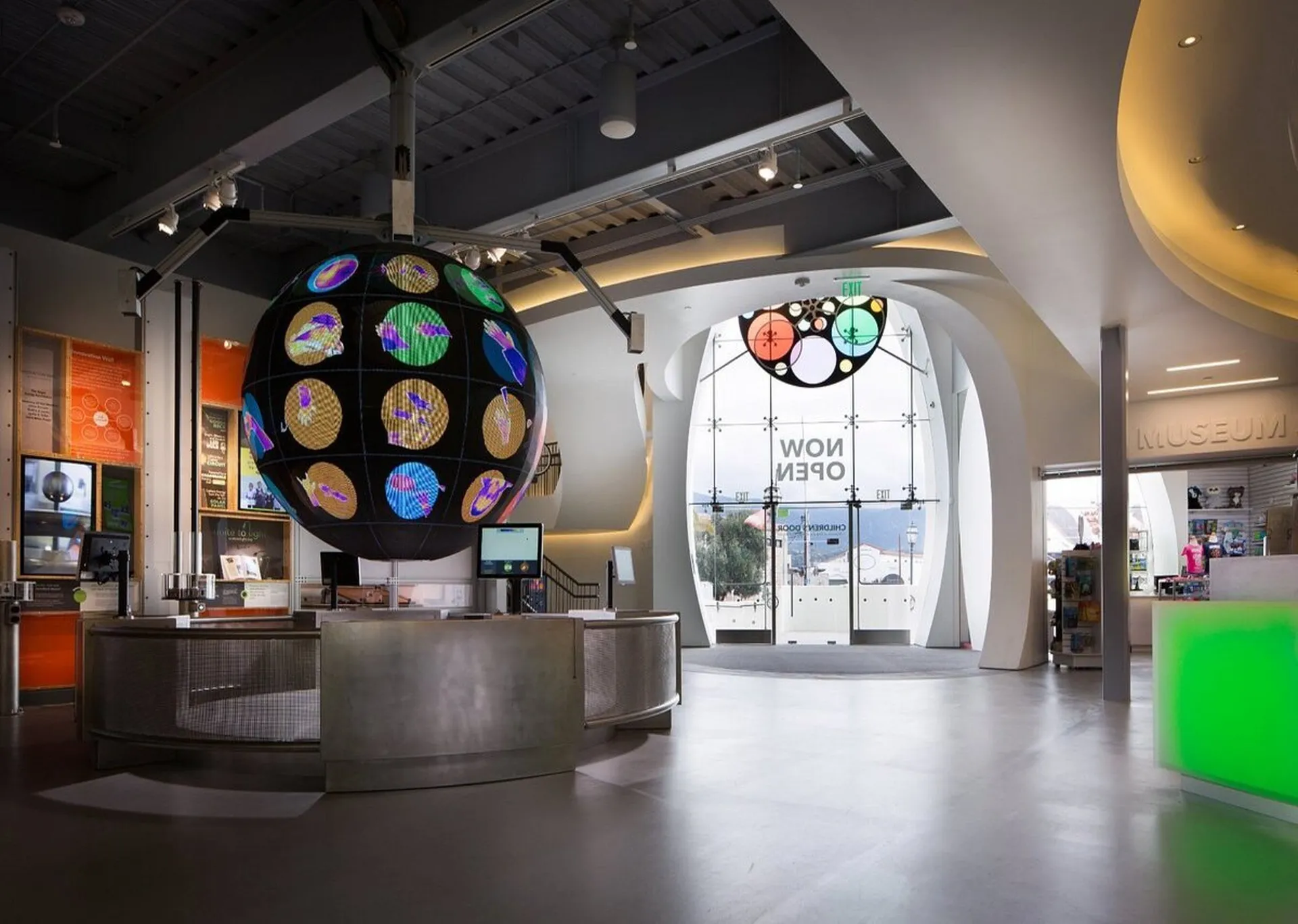 اكتشف موكسي: متحف وولف للاستكشاف والابتكار 