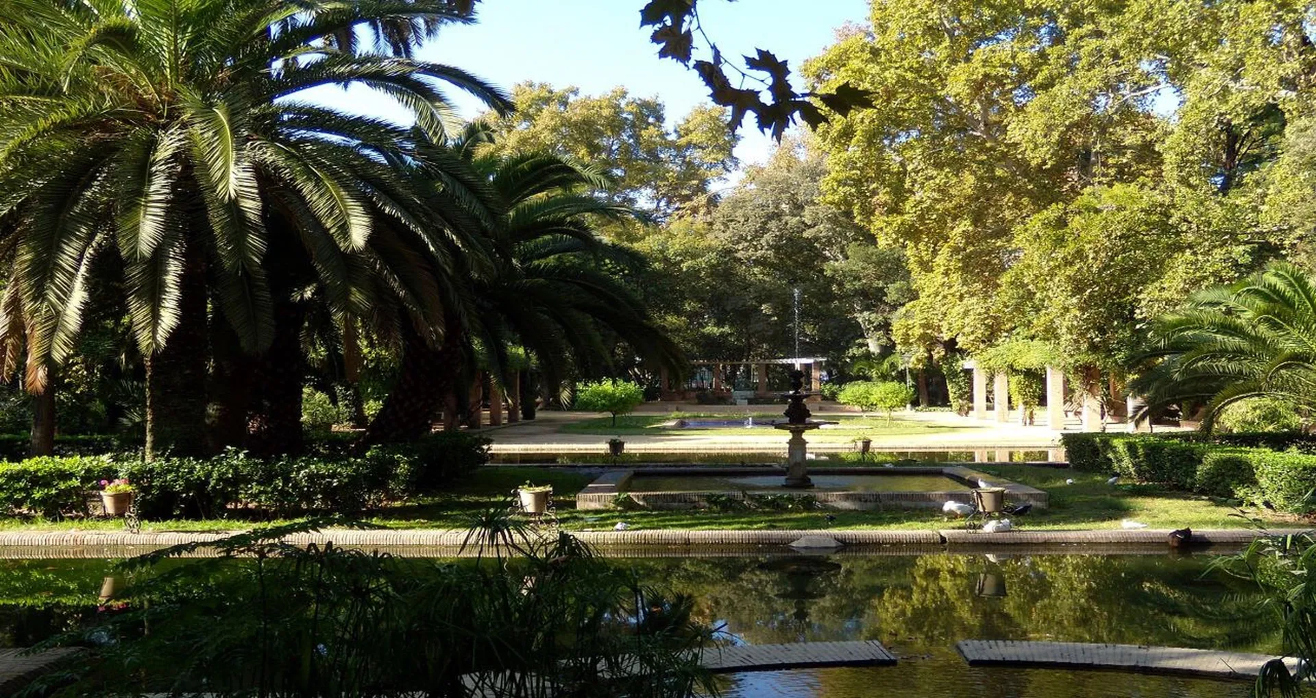 Explore Parque de Maria Luisa 