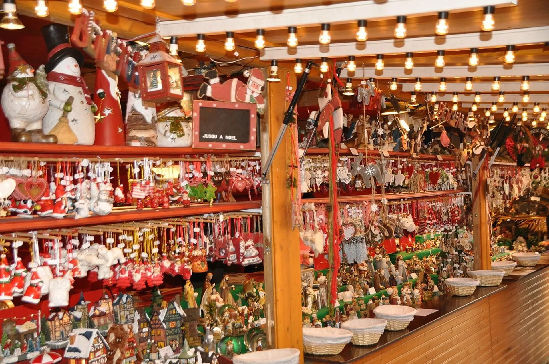 Explore Christmas Market (Christkindelsmarik) 
