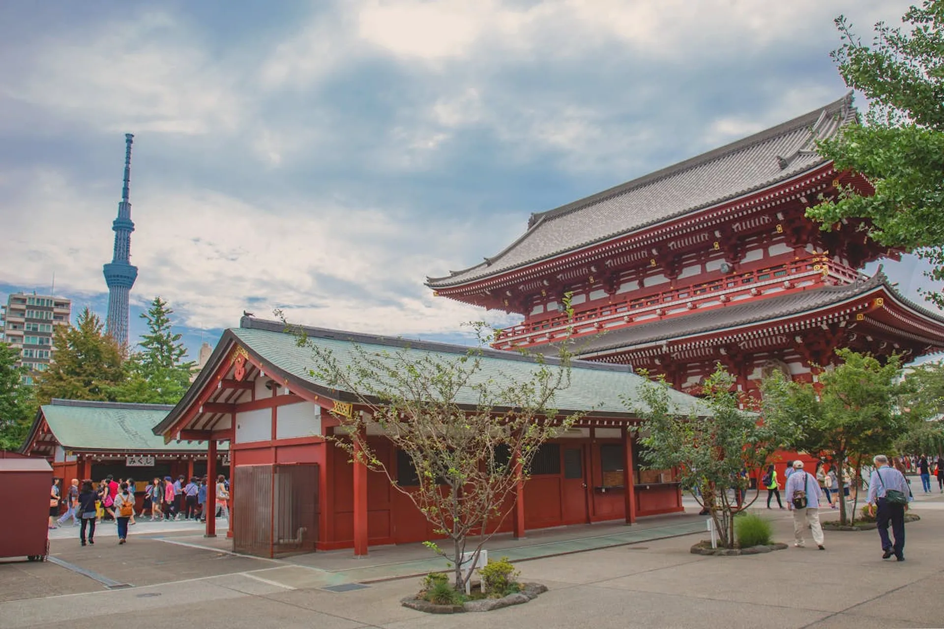 Explore Sensoji Temple 