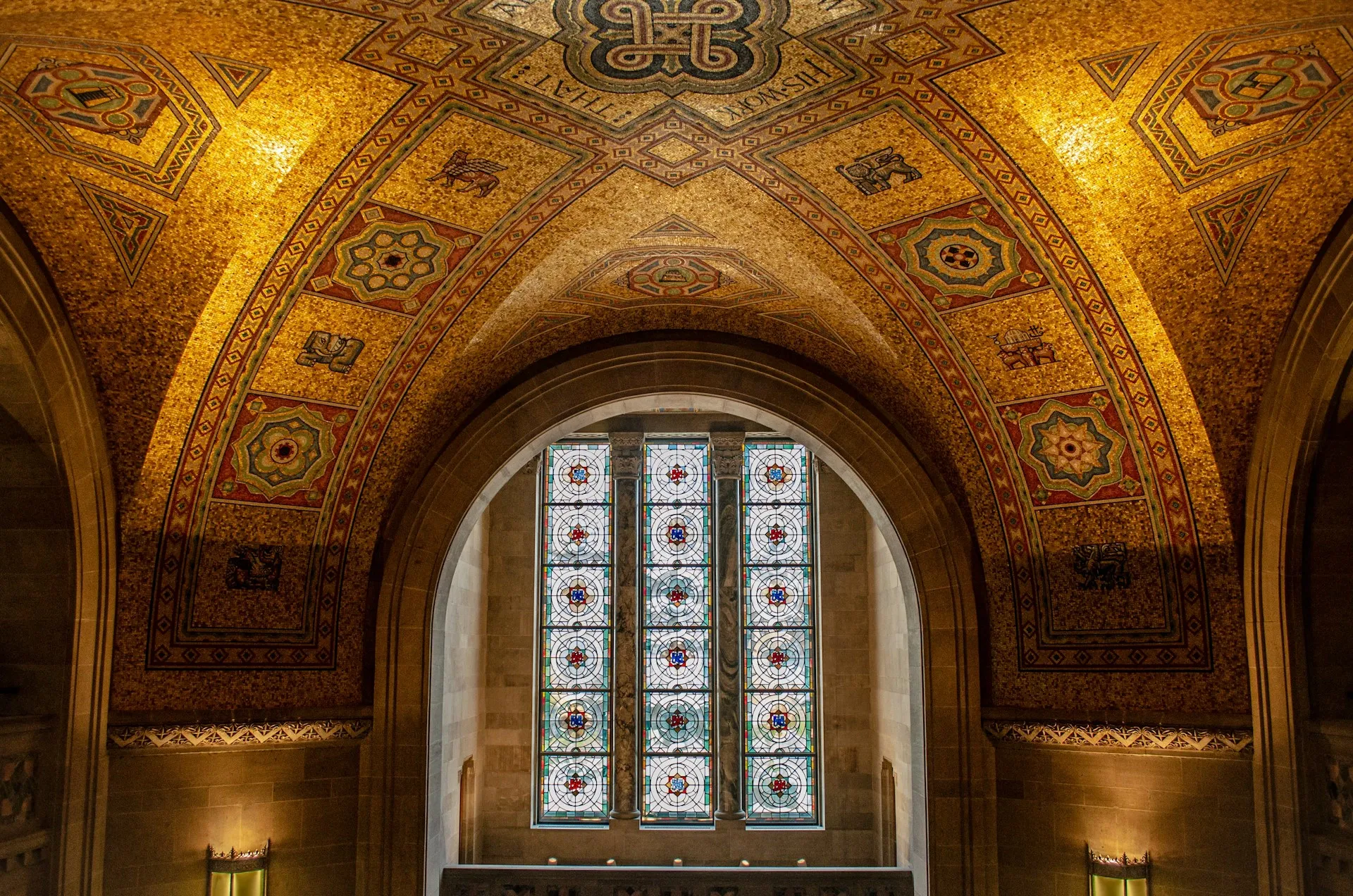 Royal Ontario Museum (ROM)