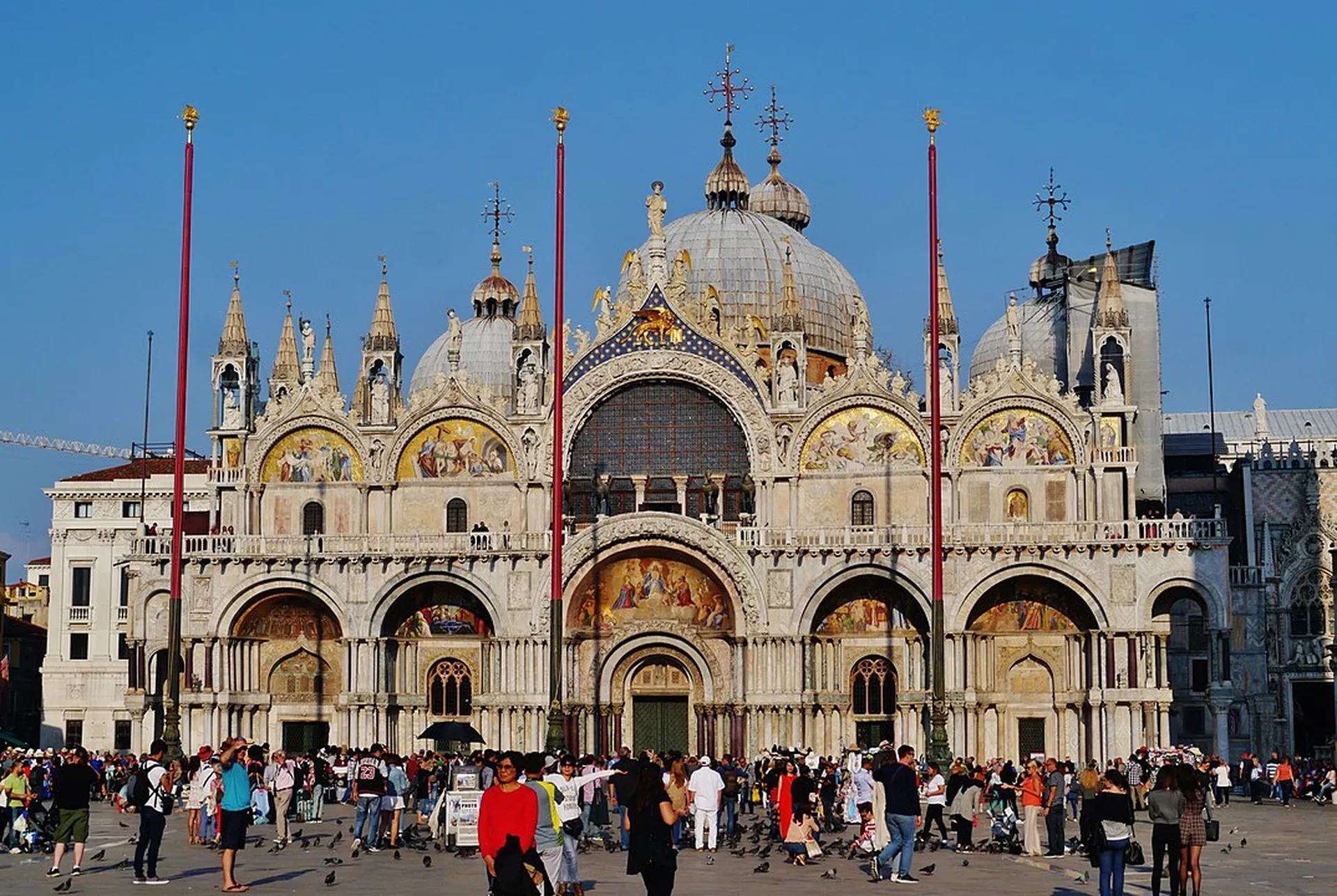 Explore Basilica di San Marco 