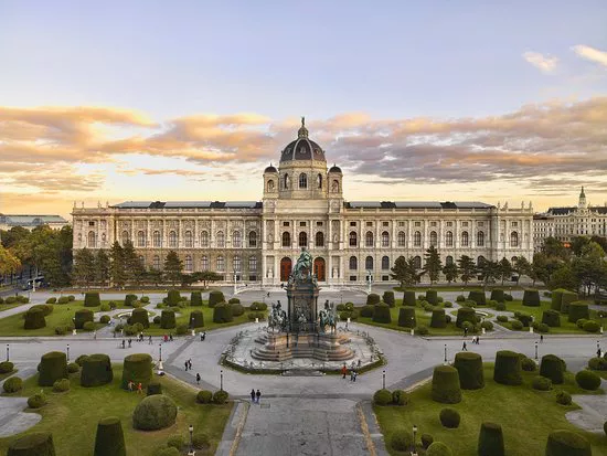 Explore Kunsthistorisches Museum Vienna 